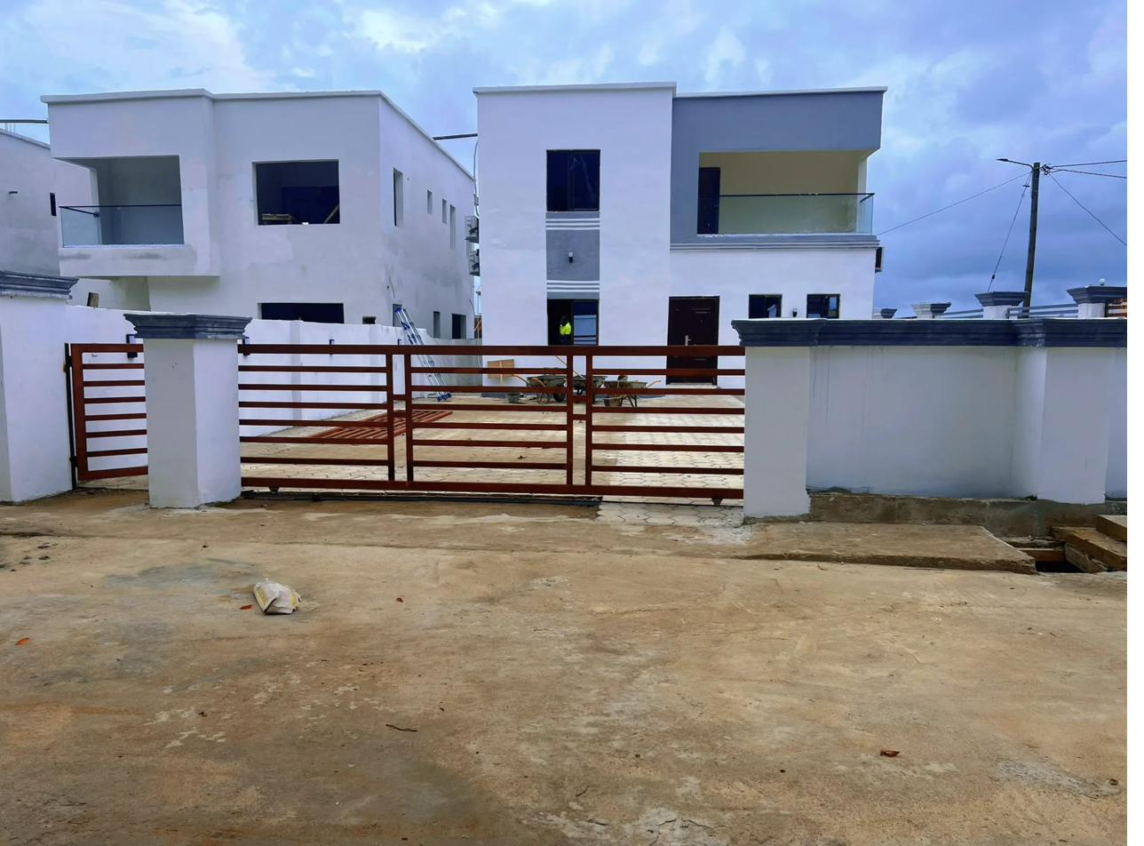 Smart Brother Construction home with gated entry