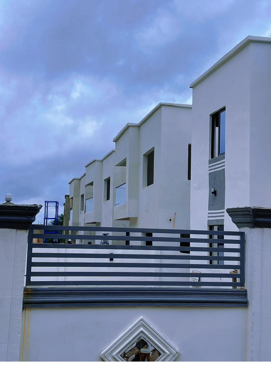A completed Smart Brother Construction home at dusk